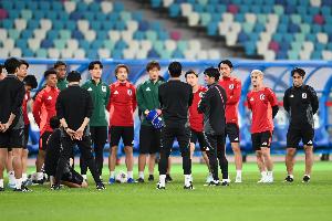 日本队今日开启抵美后首训,5000人参观训练+南野拓实和球队会合